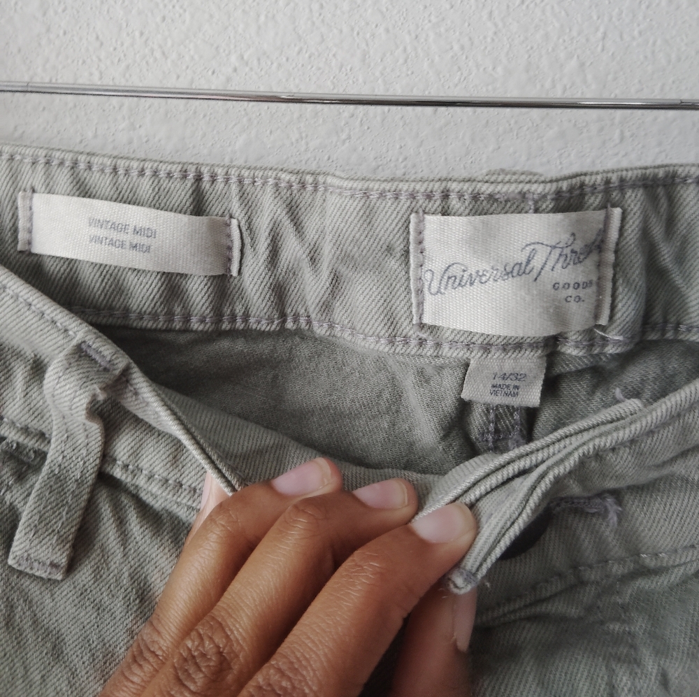 Universal Thread Vintage Mid Rise Shorts - Picture 3 of 4